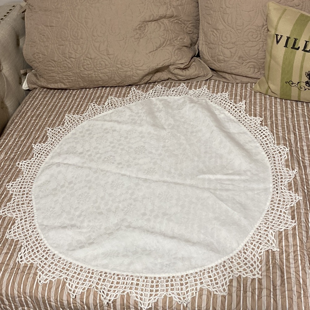 Vintage Off White Crocheted Edge Table Topper!
